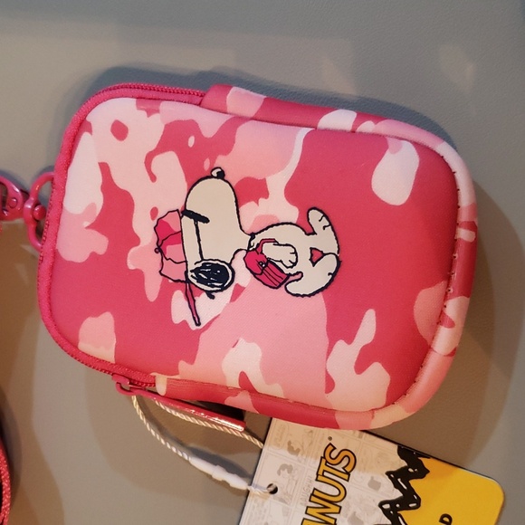 Snoopy with backpack on pink camo lanyard pouch NWT - Picture 3 of 5